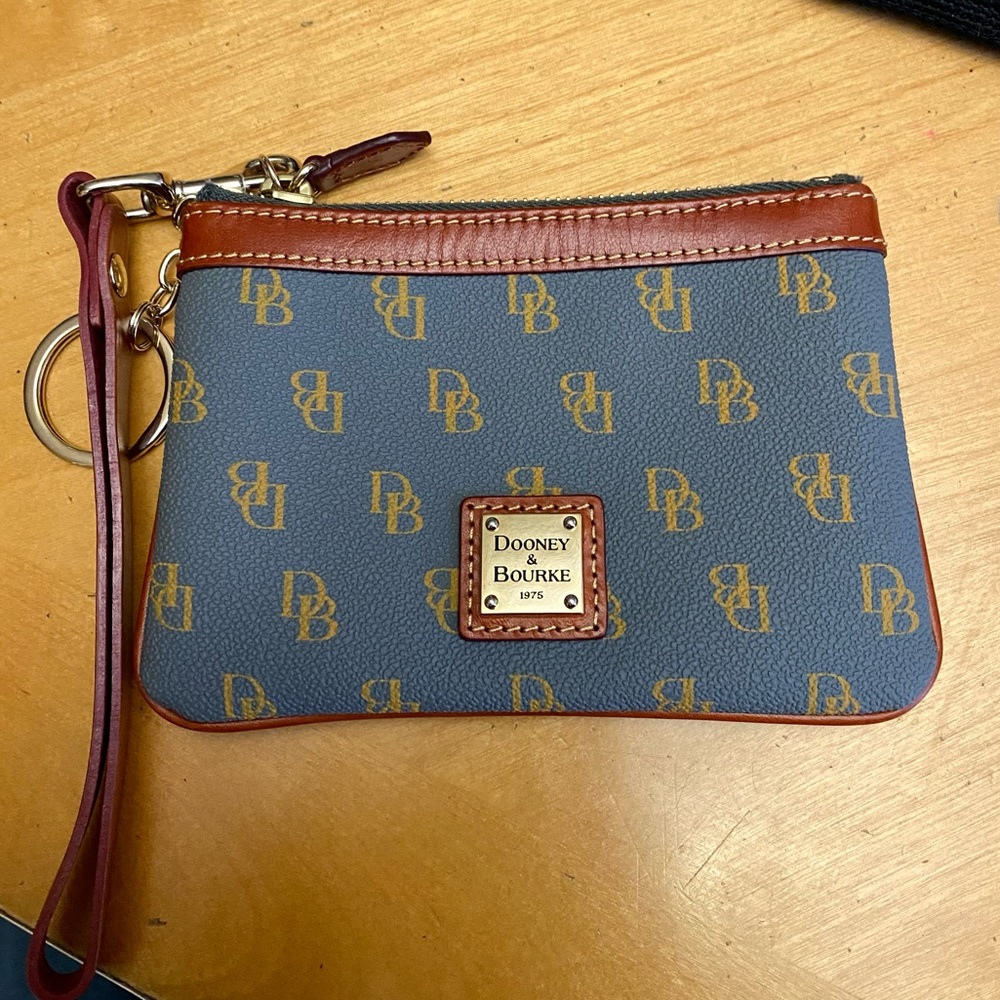 Dooney & Bourke Gretta Medium Wristlet NWOT